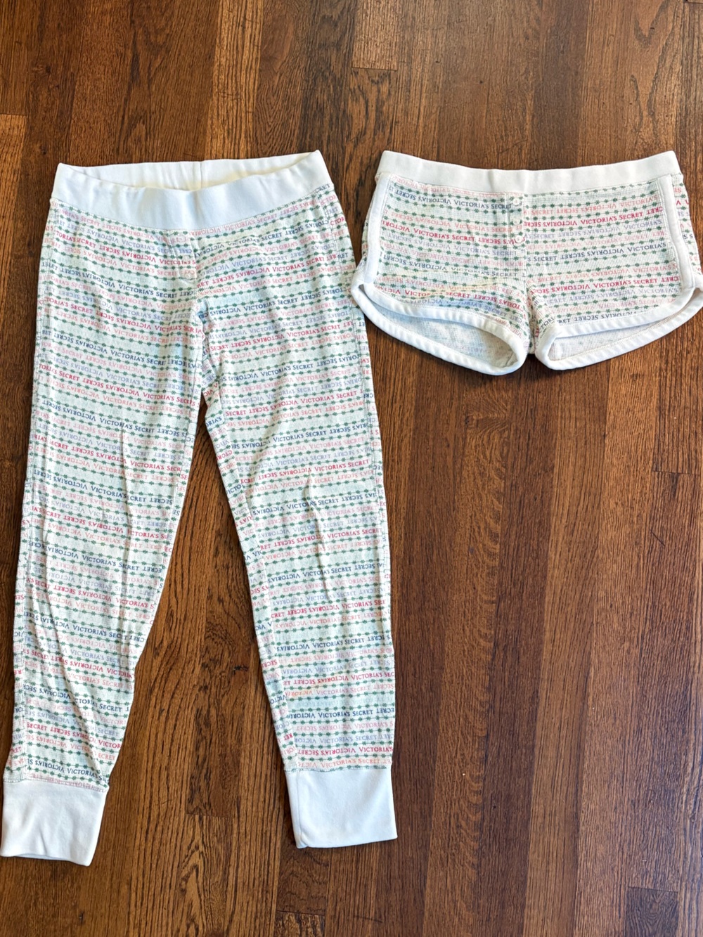 Victoria’s Secret pajama bottoms S winter/ holiday theme